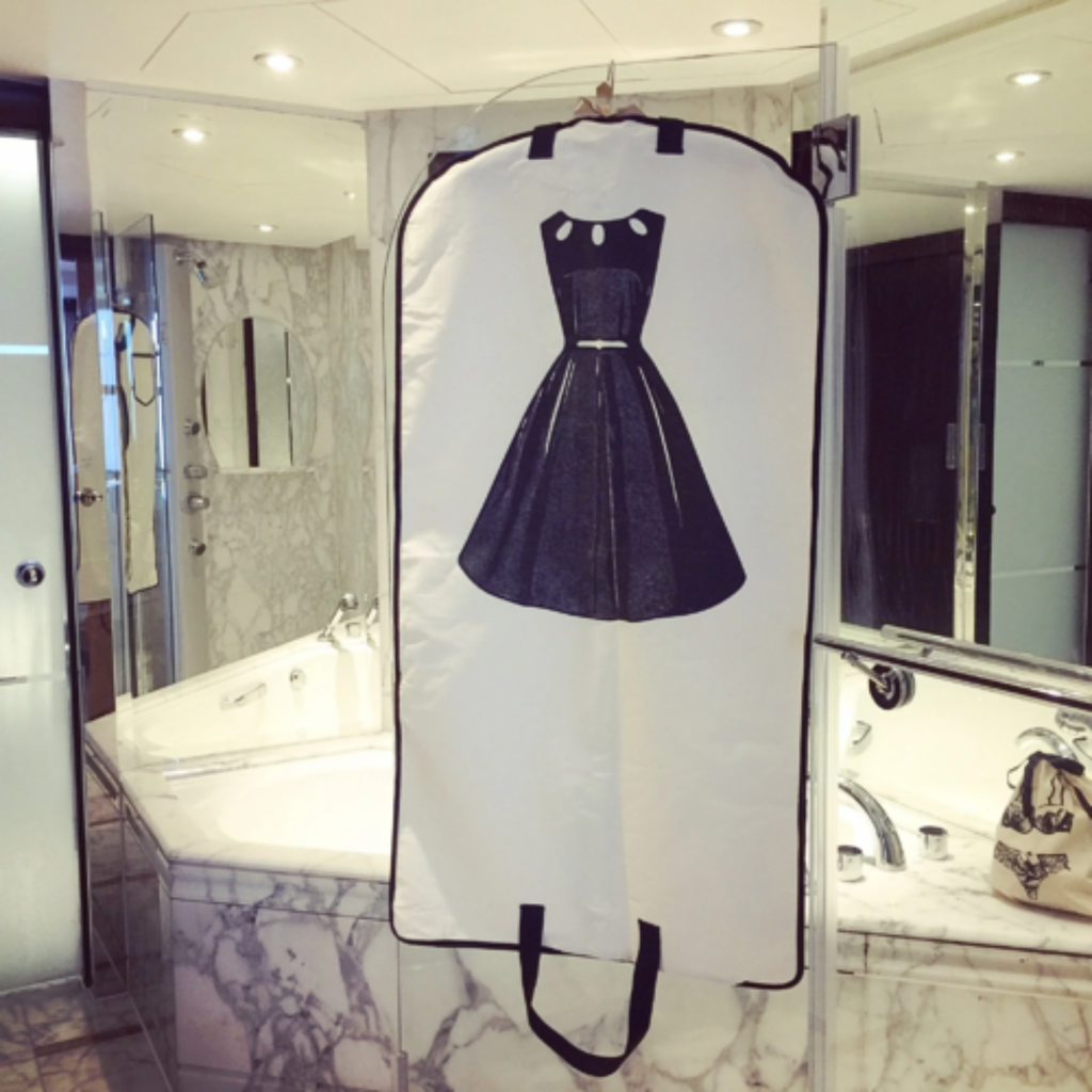 Bag-all Dress bag | A black dress
